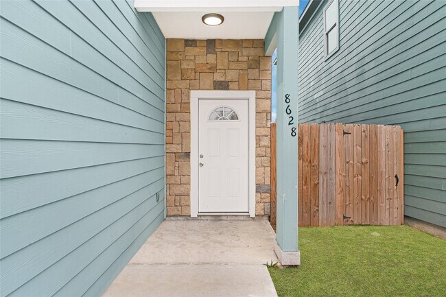 Foto del edificio - 8628 Scott St