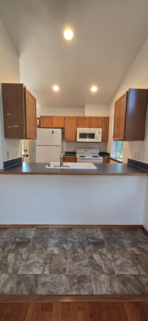 Building Photo - 1808 E Sunset Dr