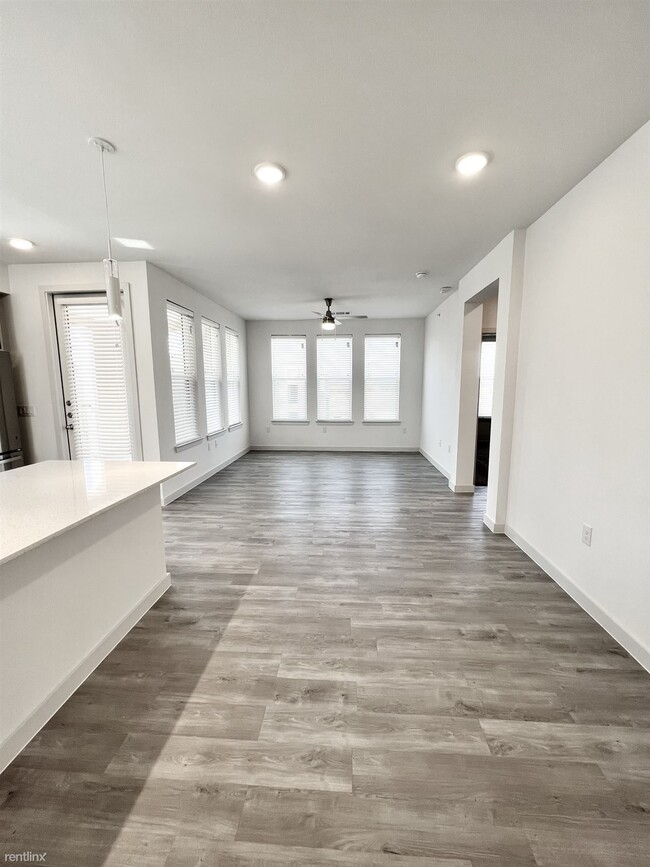 Foto del edificio - 2 br, 2 bath Condo - 3229 S Interstate 35 ...