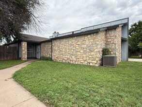 Building Photo - 1001 Todd Ln
