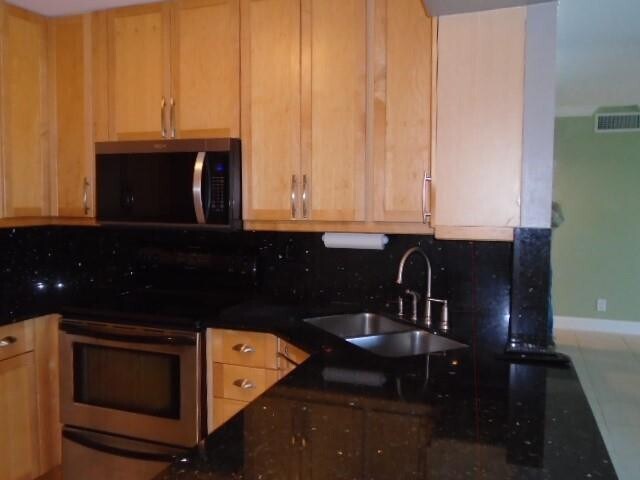 Foto del edificio - 1800 N Andrews Ave