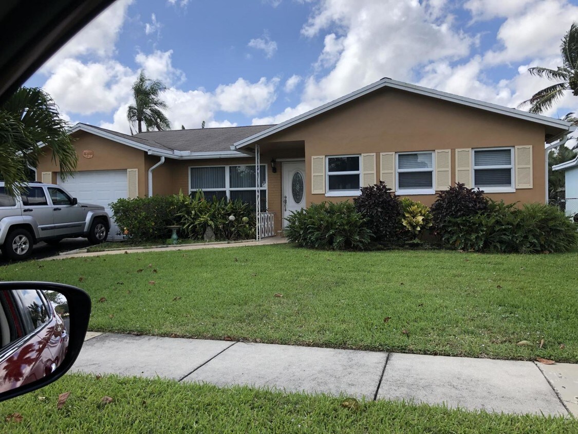 22830 SW 65th Way, Boca Raton, FL 33428 House for Rent in Boca Raton