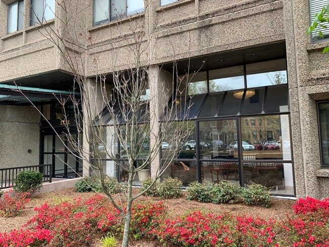 Foto del edificio - 1731 Beacon St