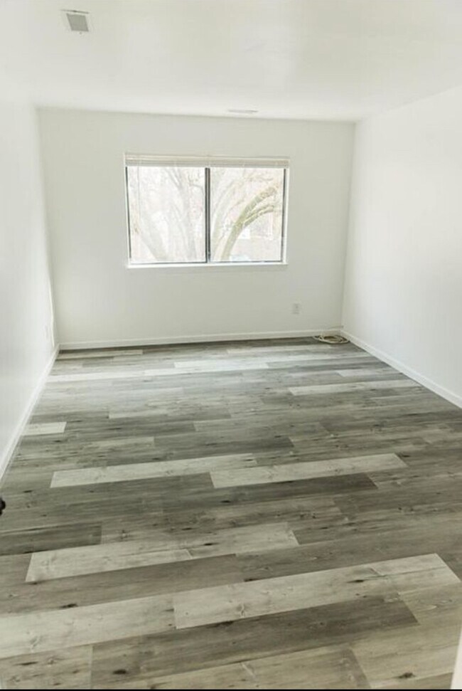 Foto del edificio - Condo - furnished private bedroom with shared bathroom