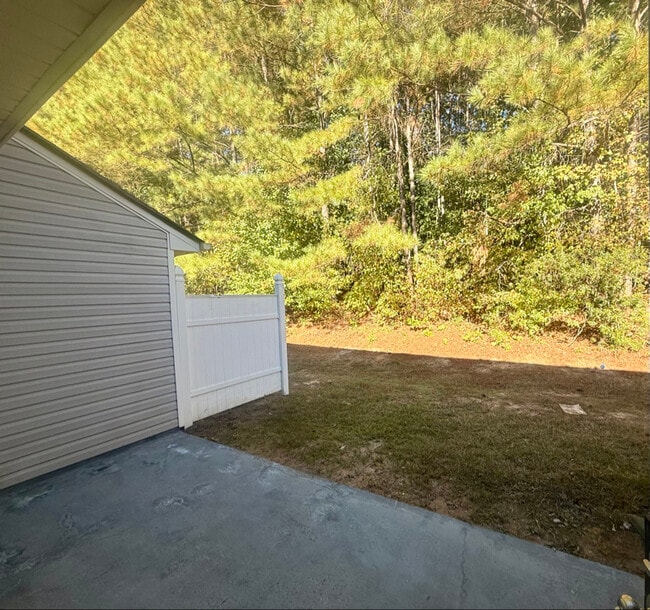 Building Photo - 2418 Piering Dr