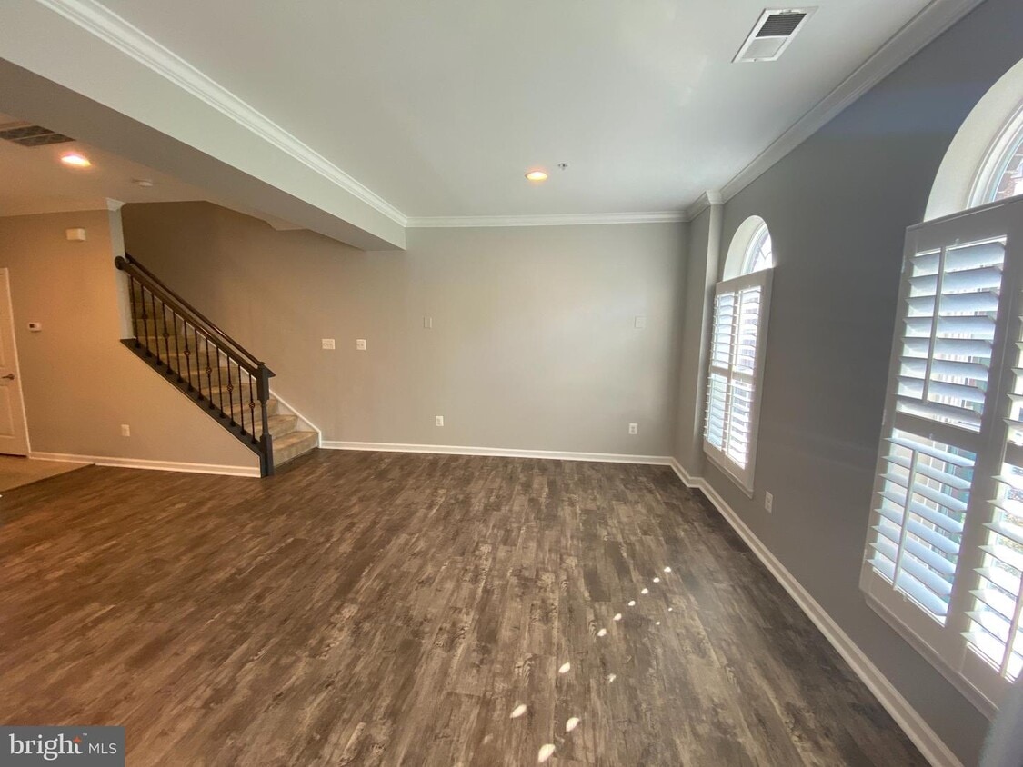 7372 Brunson Cir Unit 4G, Gainesville, VA 20155 Condo for Rent in