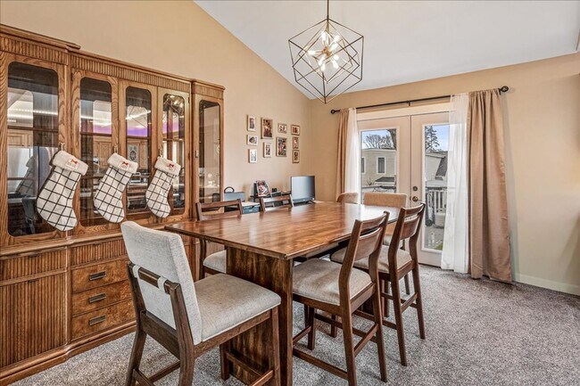 Building Photo - Immaculate 3 Bedroom & 2 Bathroom