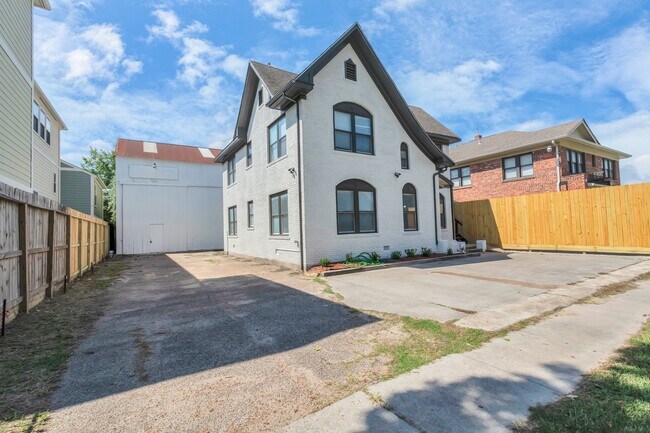 Building Photo - 1812 Wheeler Ave