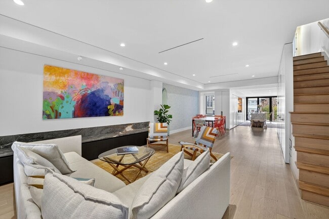 Building Photo - Gorgeous Renovated Furnished 3br in Mt Pleasant for Seasonal Lease