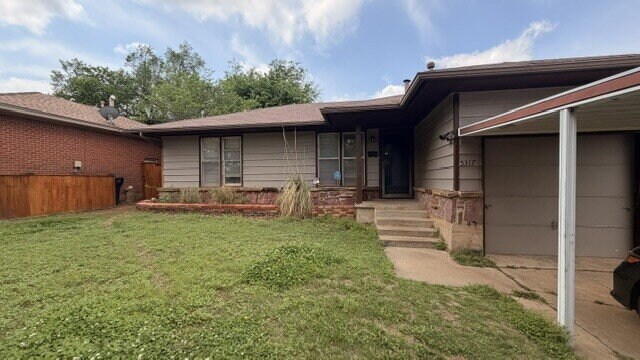 Foto del edificio - Welcoming 2-Bedroom Home with Expansive Backyard