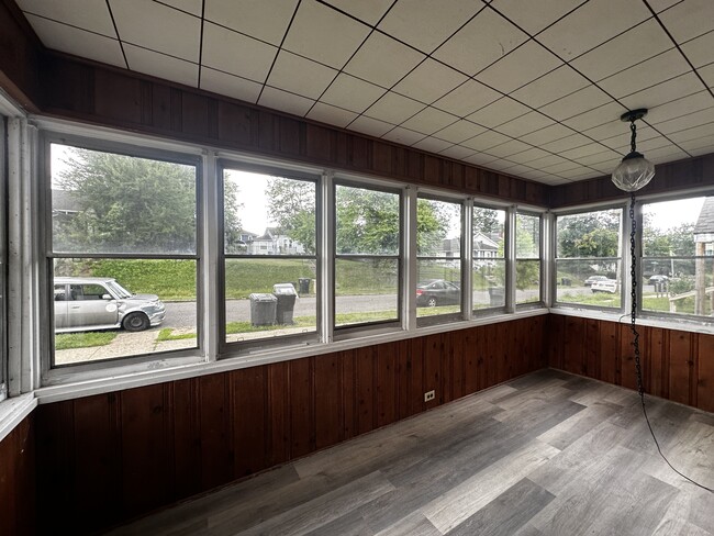 Foto del edificio - 229 E Fairview Ave