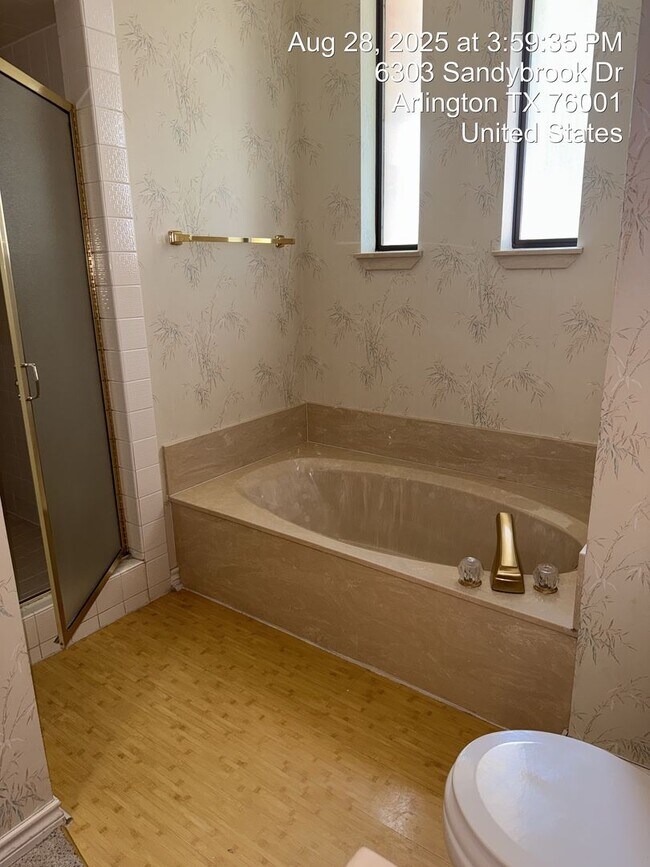Foto del edificio - 6303 Sandybrook Dr