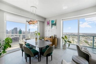 Building Photo - 1900 N Bayshore Dr