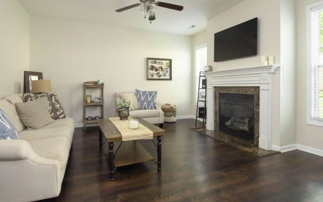 Foto del edificio - 4842 Briar Rock Ln
