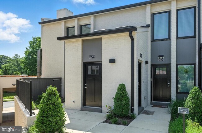 Foto del edificio - 19510 Village Walk