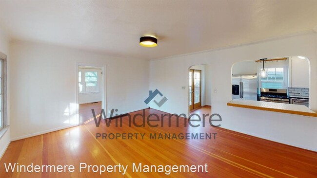 Building Photo - 3 br, 1 bath House - 207 S Howard Street