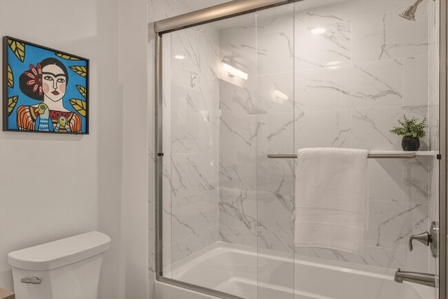 Building Photo - Sophia Hollywood