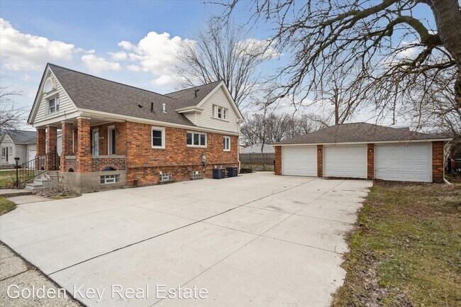 Building Photo - 3 br, 2 bath House - 19316 Delaware St
