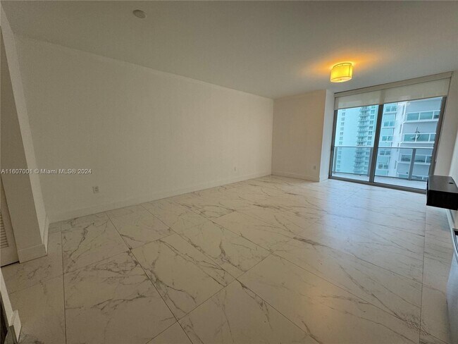 Foto del edificio - 488 NE 18th St