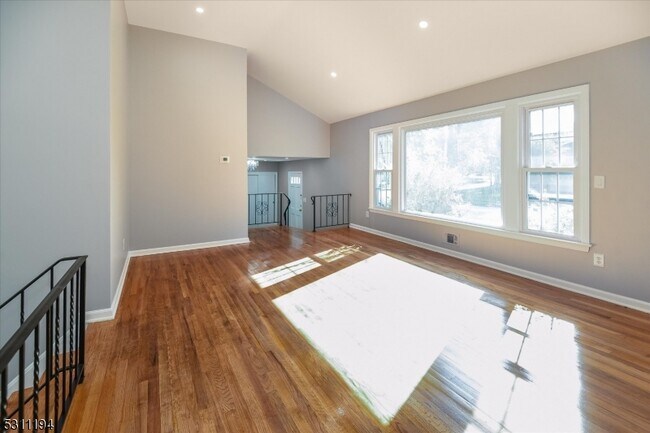 Building Photo - 2 Biscay Dr