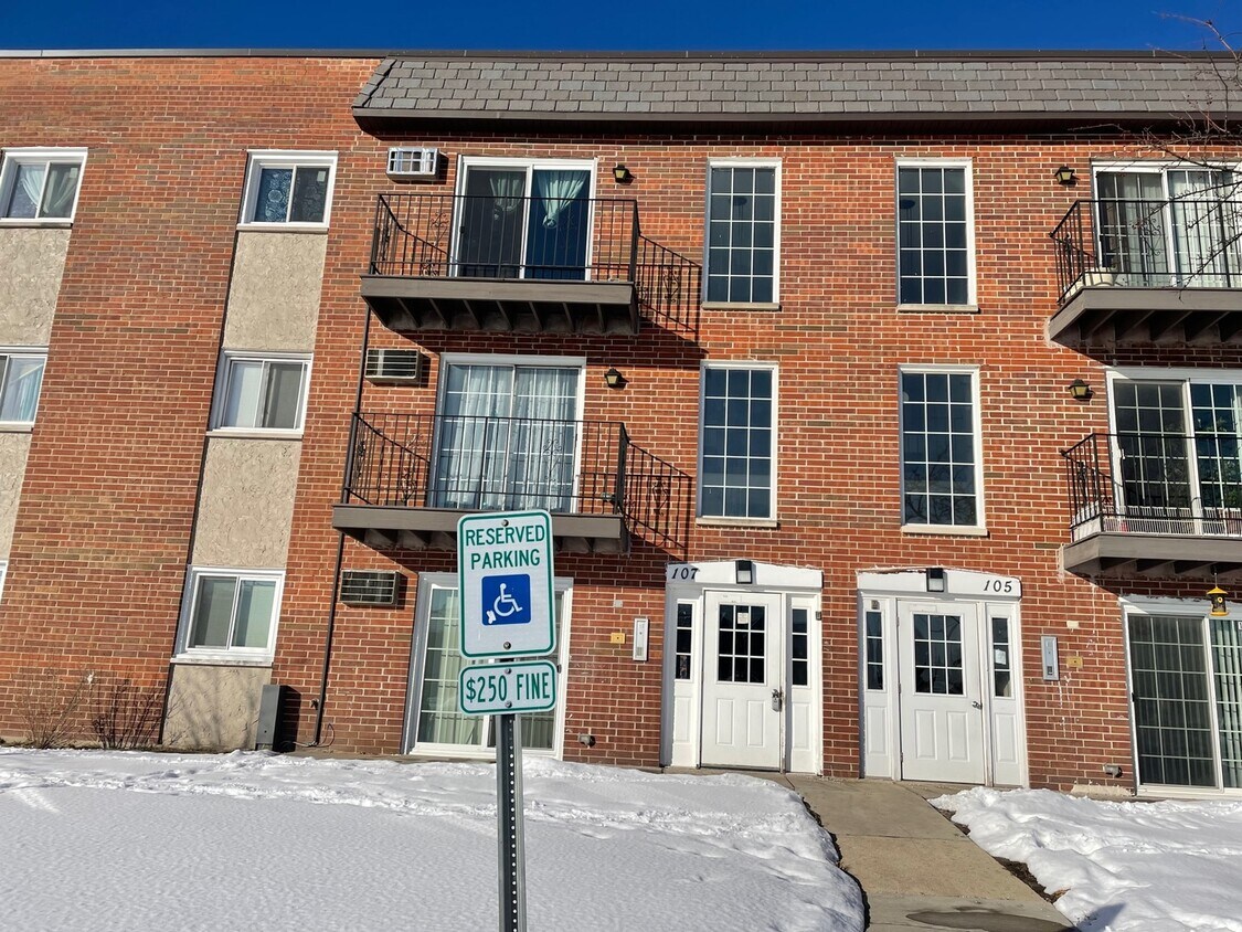107 W Elk Trail Unit 307, Carol Stream, IL 60188 Condo for Rent in
