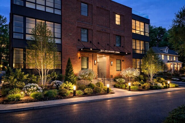 Foto del edificio - 55 Woodside Ave