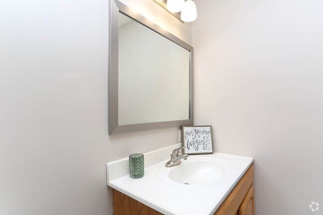 2BR, 2BA - 1,000 SF With Washer & Dryer  - Bathroom - Newberry Parc