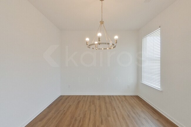 Building Photo - 203 Silver Maple Ln