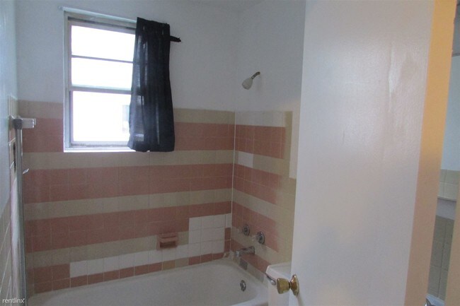 Foto del edificio - 2 br, 1 bath Duplex - 2120 Martindale Ave SW