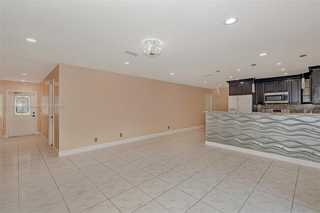 Building Photo - 401 SW 76th Terrace