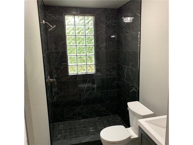 Foto del edificio - 4362 Green Gables Rd NW