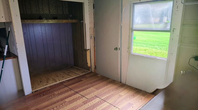 Building Photo - 607 E Runnels St