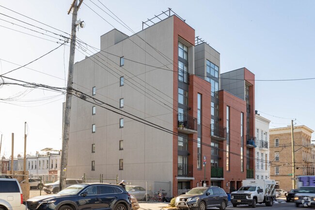 Building Photo - Greenpoint 282