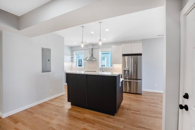 Building Photo - 79 Linden St