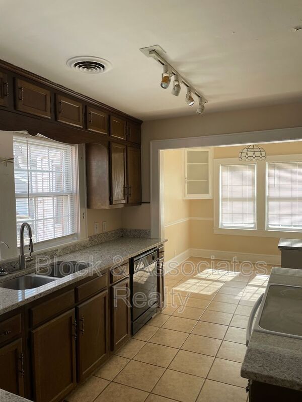 Foto del edificio - 200 Model Farm Rd