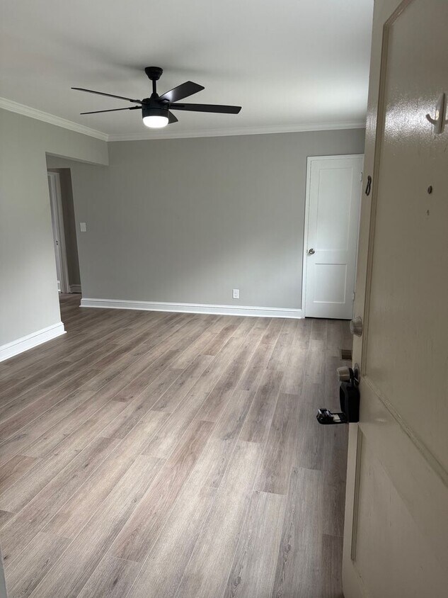 Primary Photo - Spacious 2-Bedroom Apartment in Prime Wins...