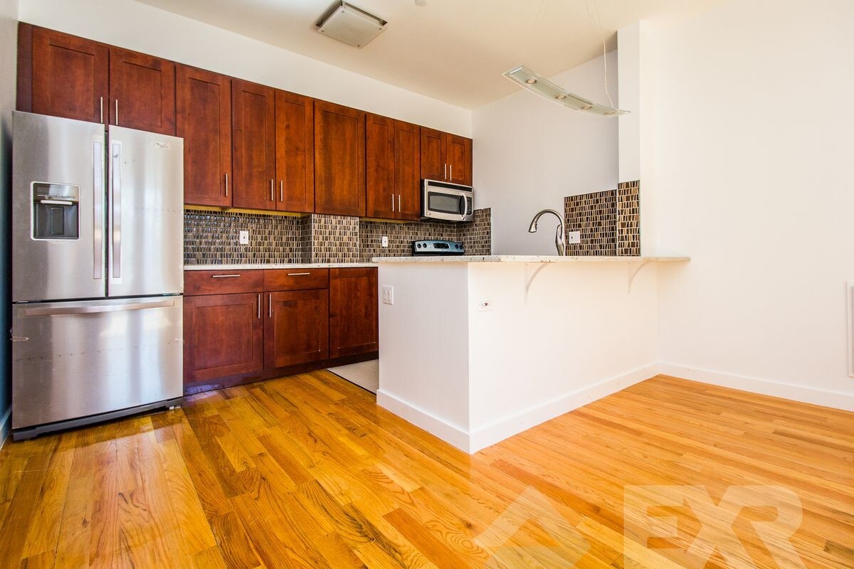 Foto principal - 367 Waverly Ave