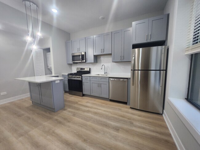 Building Photo - 442 W Belden Ave
