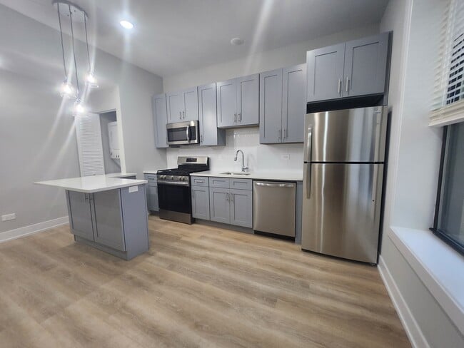 Building Photo - 442 W Belden Ave