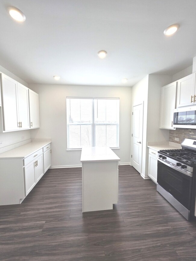 Foto del edificio - 14952 Dyer Ln