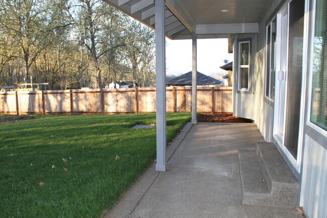 Foto del edificio - Great 3 Bedroom 2 Bath House on the West side!