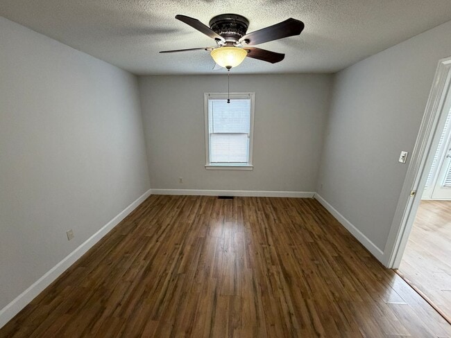 Building Photo - 3 Bedroom Townhome in Sagewood - Central location, Granite Countertops and Stainless Appliances