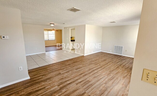 Foto del edificio - 6135 Seabreeze Dr