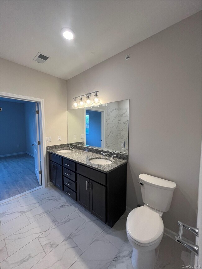 Foto del edificio - 415 Tower Ridge Cir