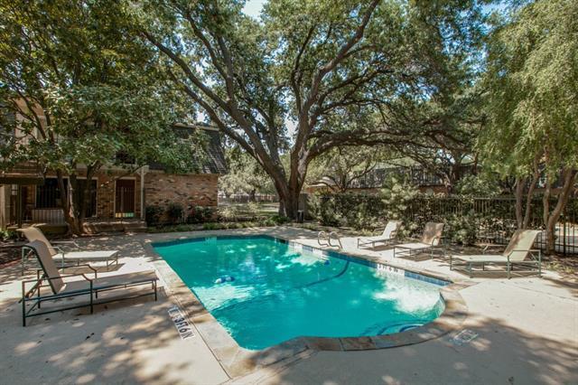 Foto del edificio - 5303 Fleetwood Oaks Ave