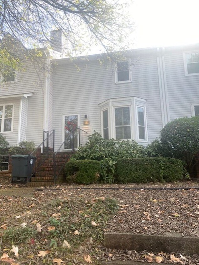 Primary Photo - Two bedroom one and a half bath house for ...