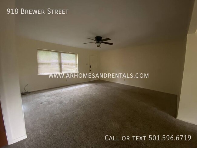 Building Photo - 918 Brewer Street | $1295 | 3 beds, 1 full...