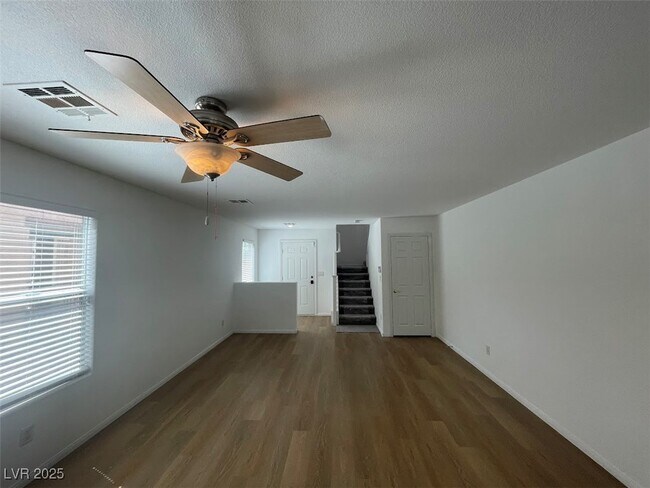 Foto del edificio - 10848 Wallflower Ave
