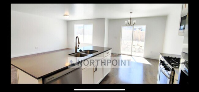 Foto del edificio - Beautiful 3BR 2BA Home w/ Quartz Kitchen and Garage in Herriman! Amazing Price!!!