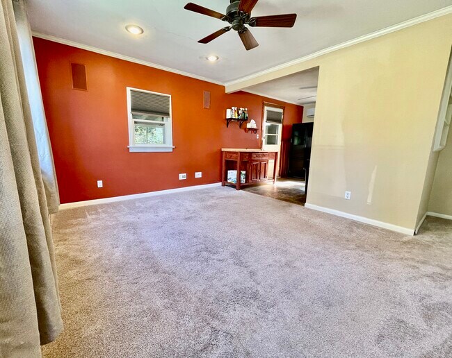 Living room leads to open concept kitchen - 4721 Hillside Rd
